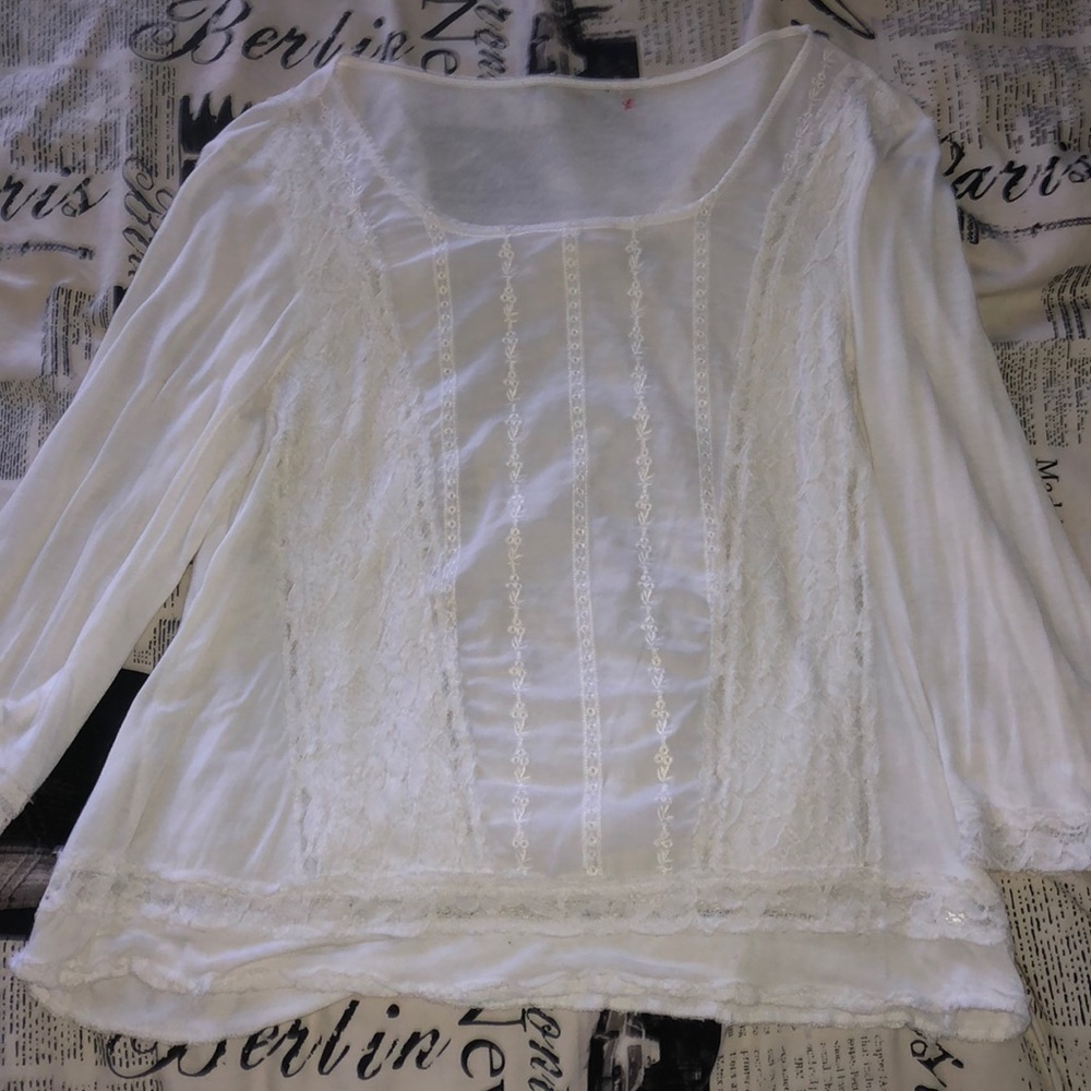3/4 white shirt with lace